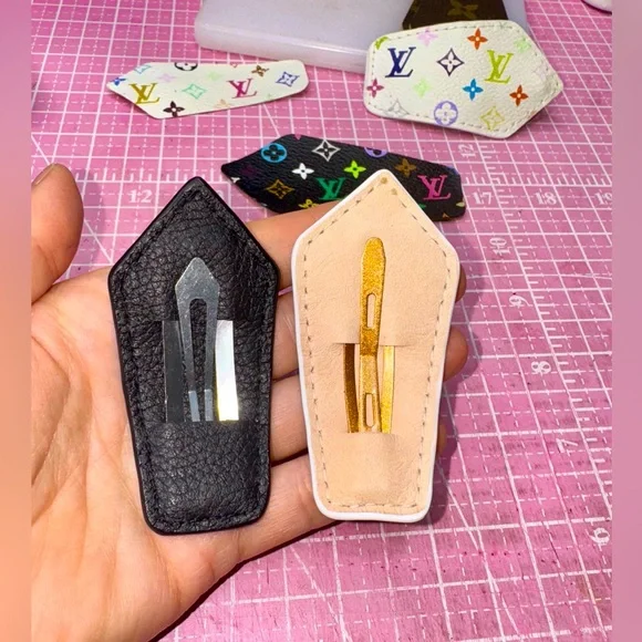 💗 White or Black Multicolor Murakami snap Hair clip One piece ‼️ - Picture 10 of 15